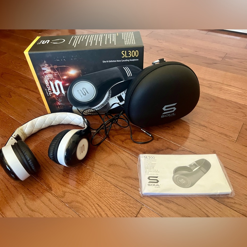 Soul by Ludacris SL300 High-Definition Noise-Canceling Headphones  “Fair”!!!! - Picture 10 of 11